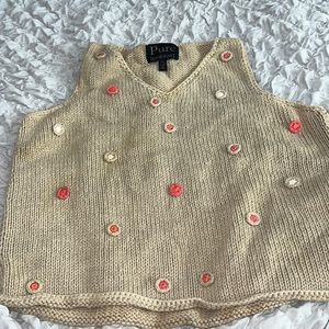 beautiful vintage Hand Knit tan flower bud vest
